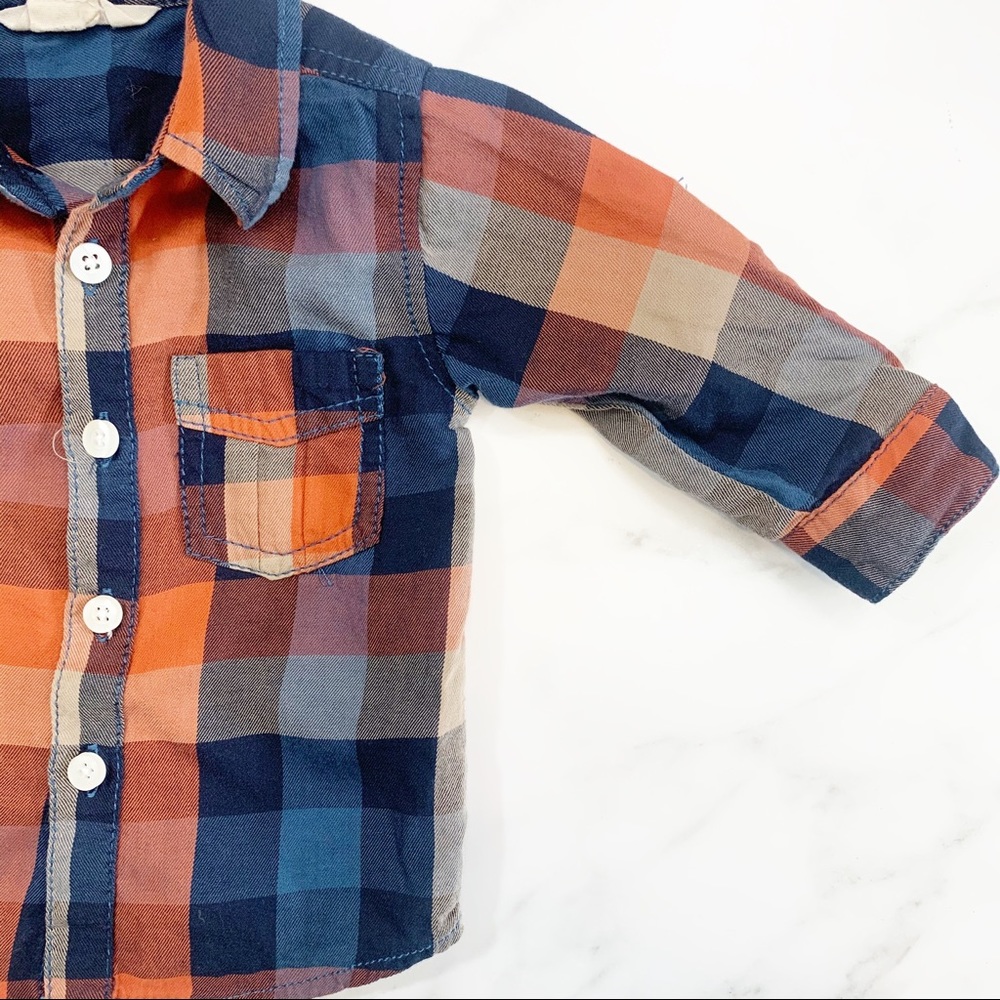Button down - Picture 2 of 3